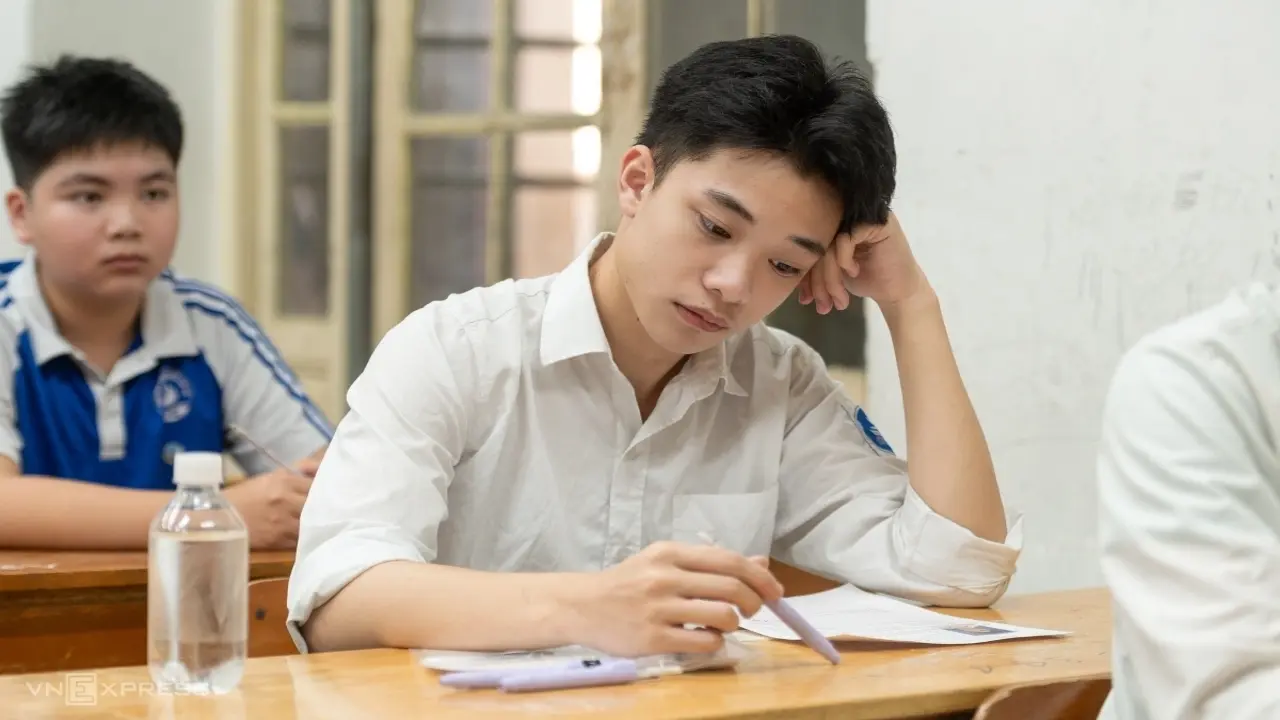 Nhiều dạng mới trong đề Tiếng Anh thi lớp 10 ở Hà Nội