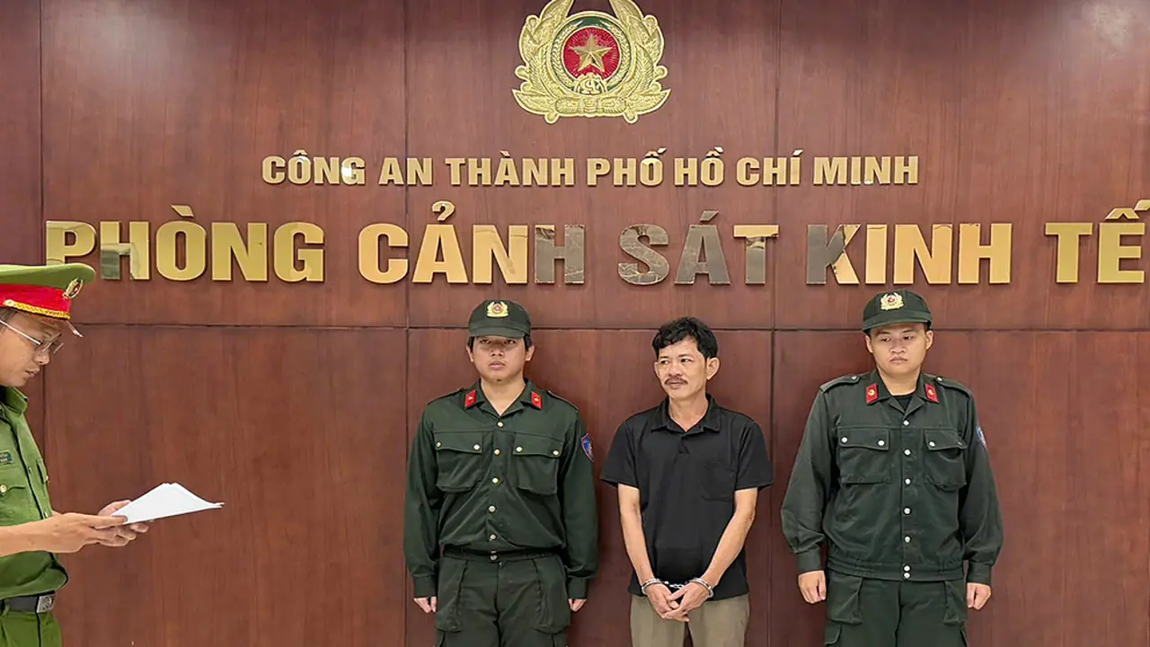 Nhiều người sập bẫy 'chạy' giấy phép của giám đốc ở TP HCM