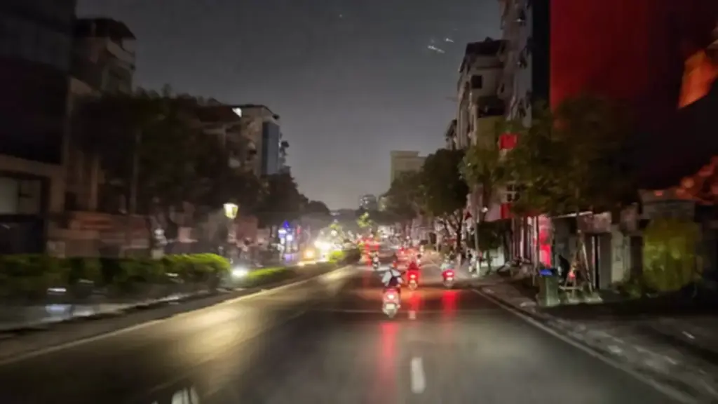 Nhiều nơi mất điện giữa đêm, người dân thức trắng giữa "chảo lửa": EVN Hà Nội lên tiếng