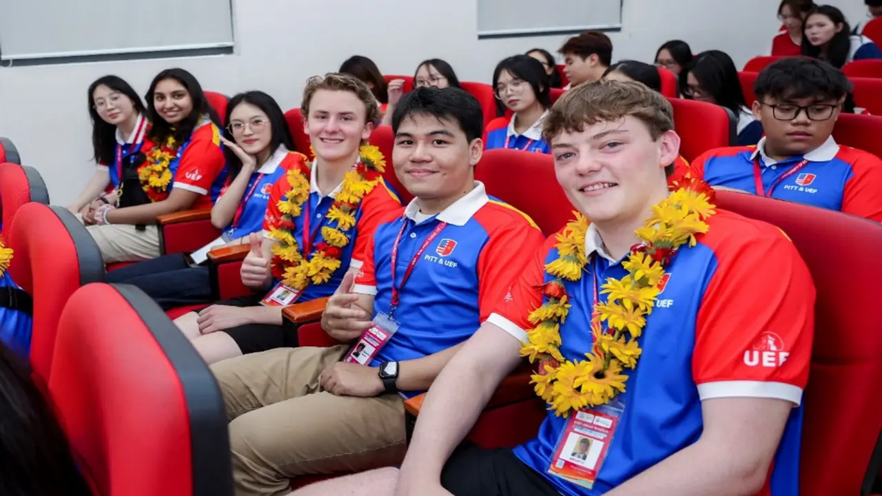 Nhiều thí sinh sớm chọn xét học bạ vào trường đại học song ngữ