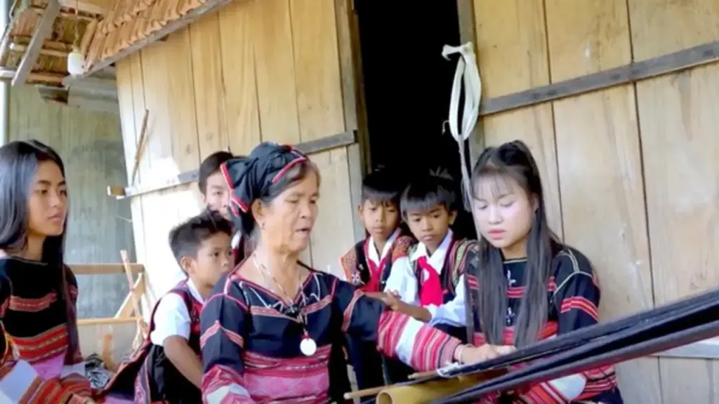 Những 'đại sứ nhí' kể chuyện làng bằng video sáng tạo
