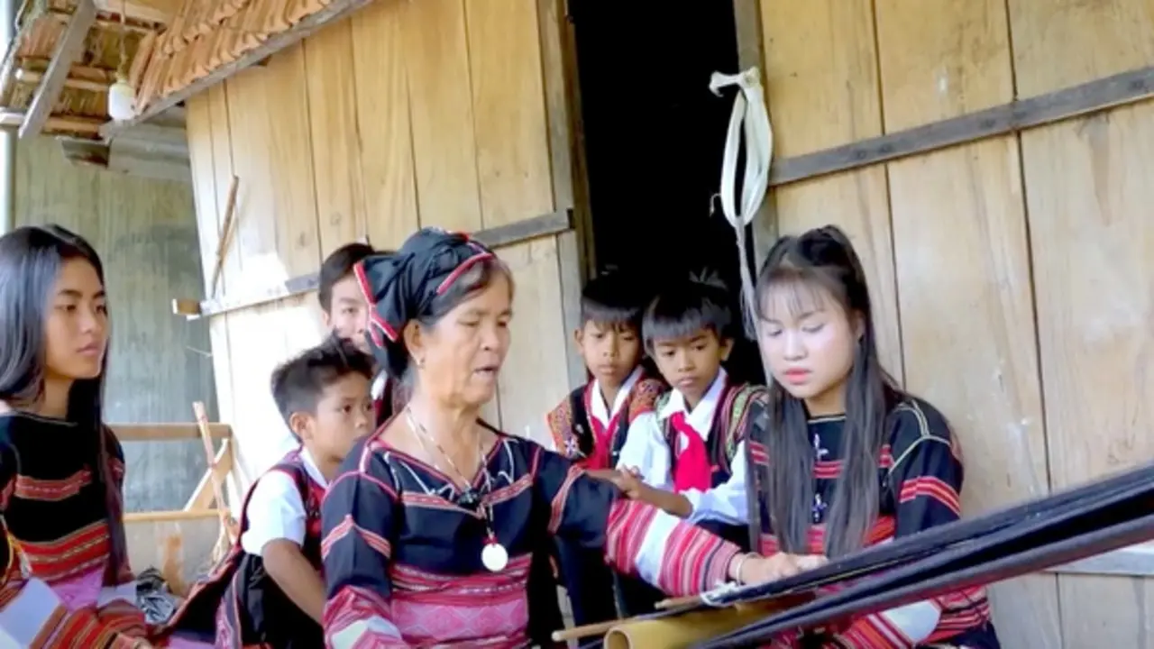 Những 'đại sứ nhí' kể chuyện làng bằng video sáng tạo