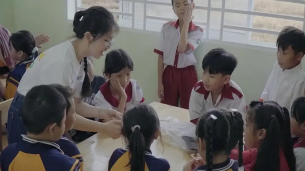 Những người trẻ đi gieo hy vọng cho học sinh nghèo