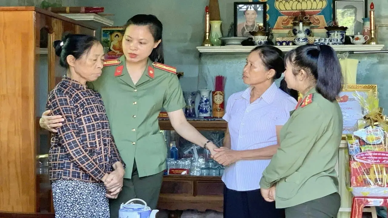 Những nữ công an cơ sở giữ bình yên từ nơi gần dân nhất