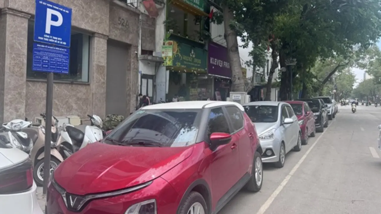 Những vỉa hè Hà Nội chật kín lối đi