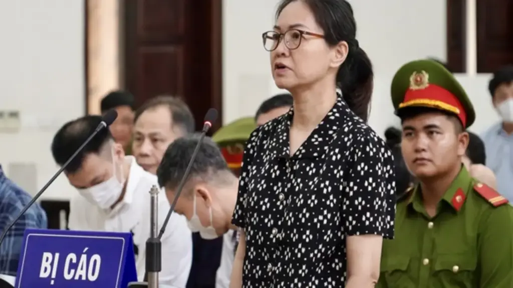 Nói lời sau cùng, cựu Cục trưởng Trần Việt Nga xin tòa giảm án cho chồng