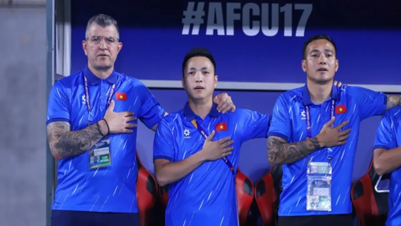 Nóng: HLV Roland sắp hết hợp đồng, ảnh hưởng lộ trình U.17 Việt Nam dự World Cup?