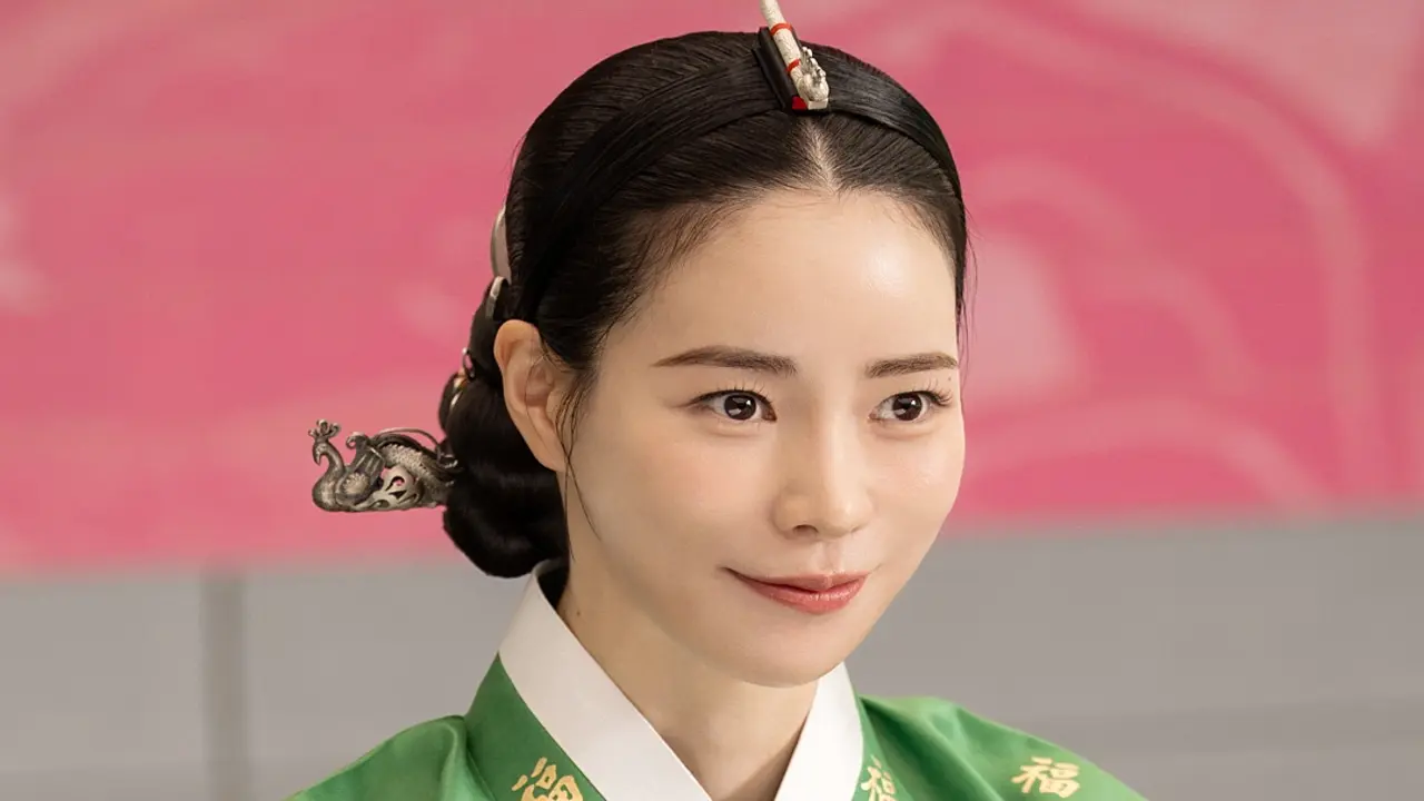 'Nữ hoàng cảnh nóng' Lim Ji Yeon đóng phim xuyên không
