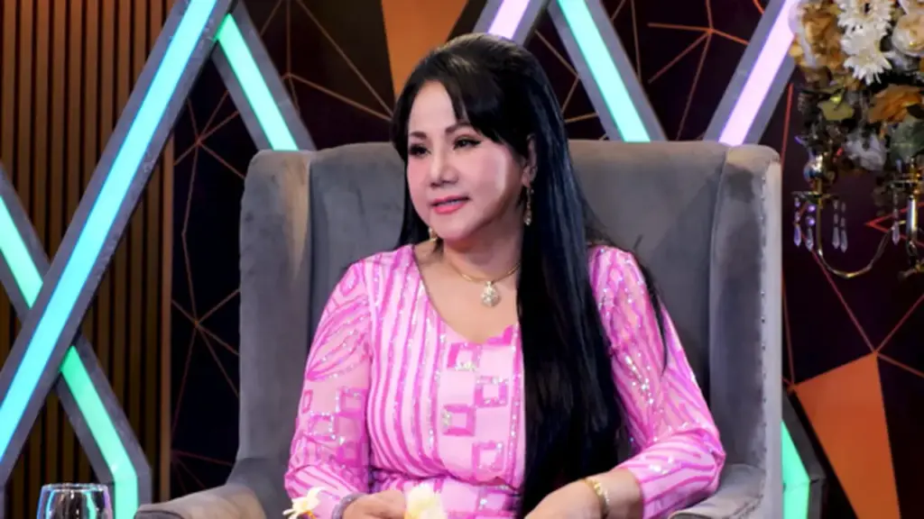'Nữ hoàng rock' mua vàng để giữ tiền cát sê, bí quyết giữ sức khỏe tuổi 62
