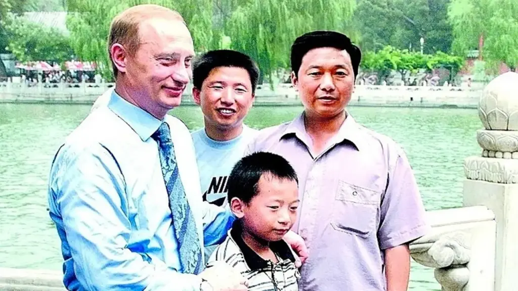 Nụ hôn của ông Putin định hướng cuộc sống của cậu bé Trung Quốc