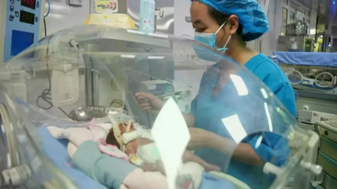 Nuôi sống thành công bé sinh non cực nhẹ cân 600 gram: Kỳ tích giữa đời thực