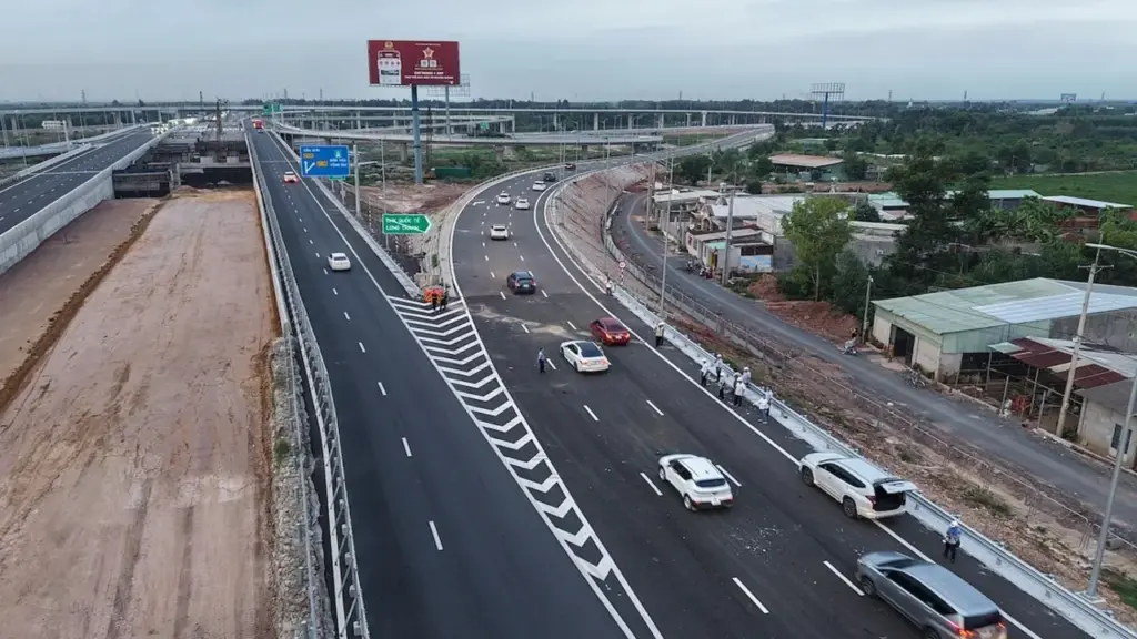 Nút giao kết nối cao tốc TP HCM - Dầu Giây với Biên Hòa - Vũng Tàu thông xe