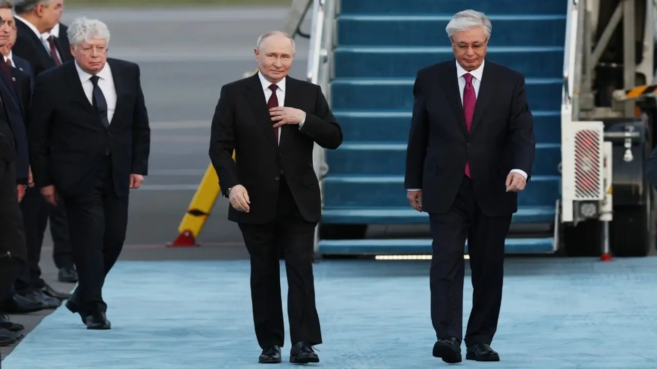 Ông Putin thăm cấp nhà nước Kazakhstan, được máy bay chiến đấu hộ tống đến tận thủ đô