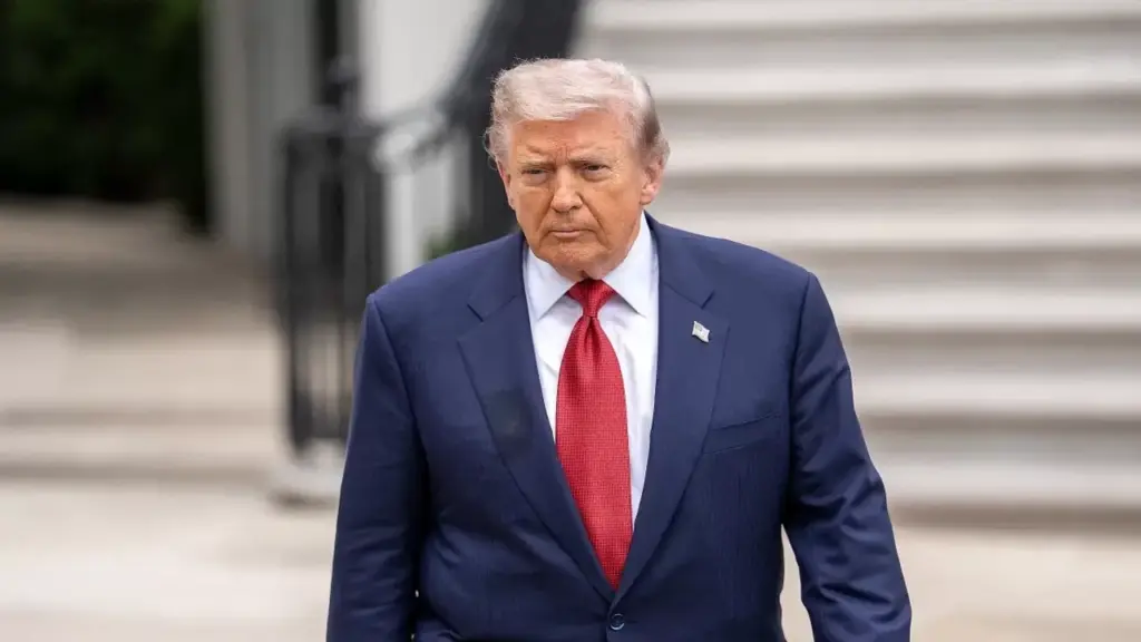 Ông Trump có thể bỏ lỡ đám cưới con trai vì tình hình Iran