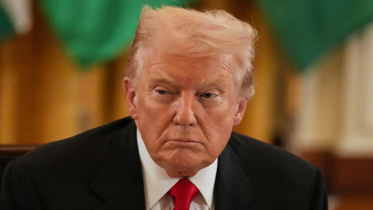 Ông Trump gần cạn công cụ ghìm giá xăng ở Mỹ