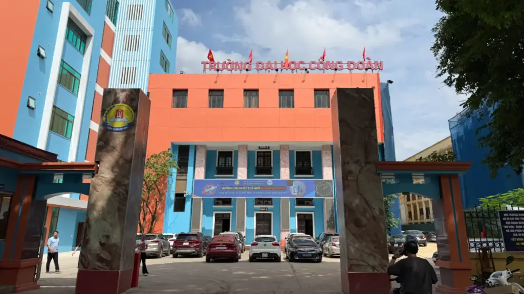 Phải thi tiếng Anh sát tốt nghiệp, sinh viên phản ứng