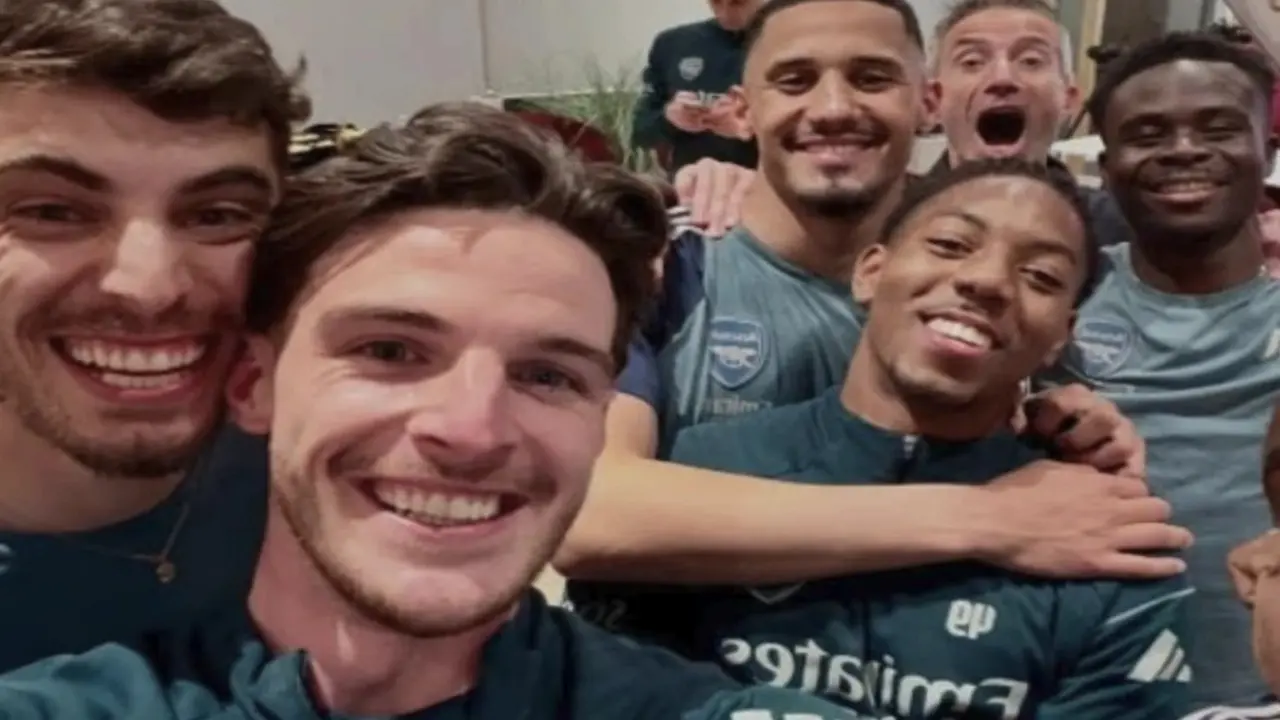 Phản ứng của cầu thủ Arsenal sau khi giành chức vô địch Ngoại hạng Anh