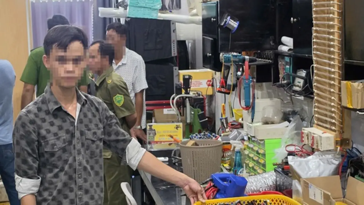 Phát hiện cơ sở sản xuất bộ kích điện, thu lợi hơn 722 triệu đồng