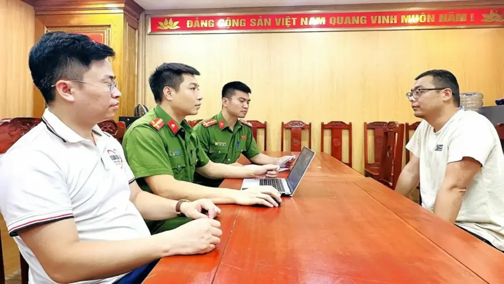 Phát hiện gần 6.000 tấn chất thải từ trại lợn 'xả bẩn' ra môi trường