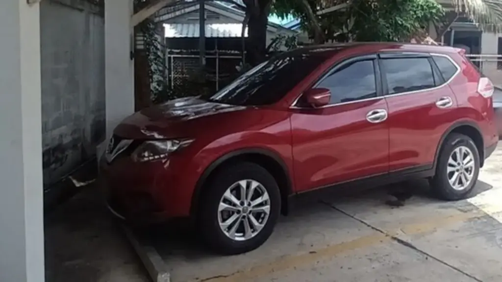 Phát hiện người phụ nữ 37 tuổi tử vong trong xe ô tô màu đỏ