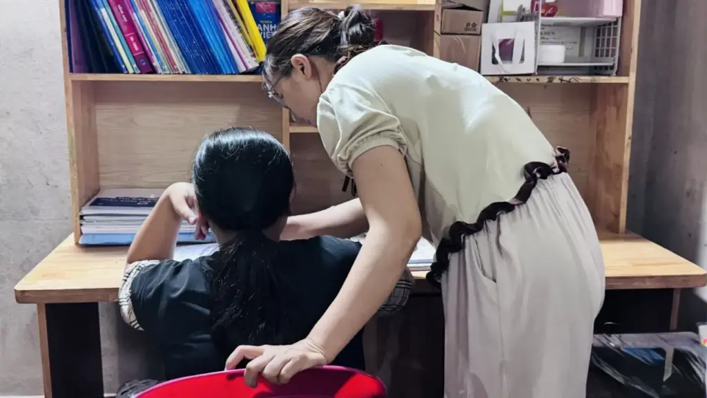Phụ huynh trầm cảm vì ôn thi cùng con