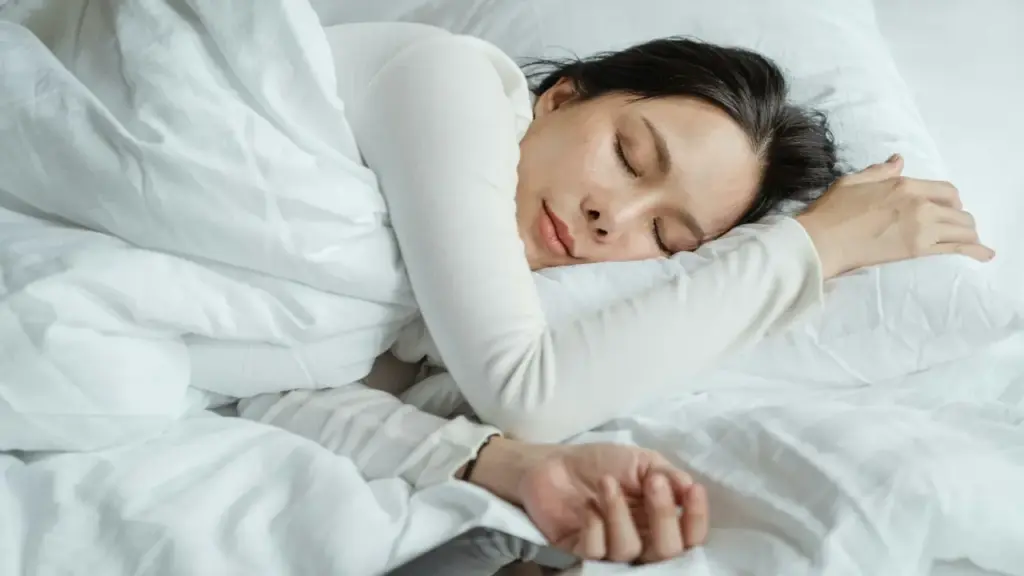 Phương pháp thở 4-7-8 giúp ngủ nhanh trong vài phút