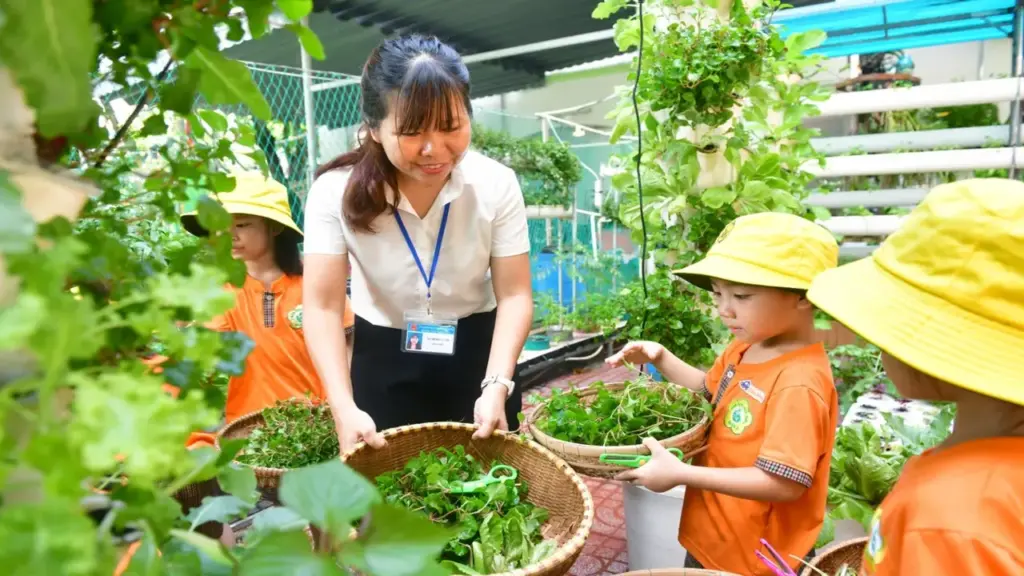 Phường Xuân Hòa kiểm tra bếp ăn trường học, khu vực thi lớp 10