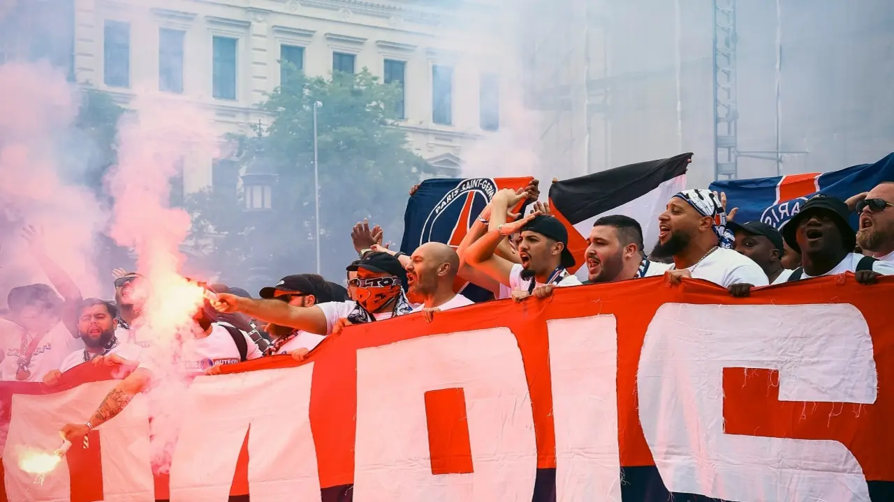 PSG - Arsenal: CĐV hai đội khuấy động Budapest