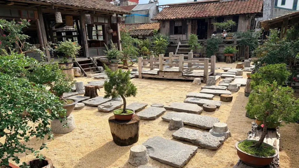 Quán cà phê thiết kế không gian bằng đồ đá