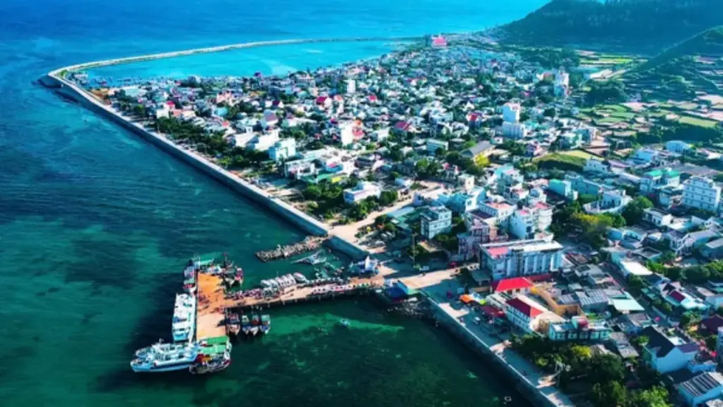 Quảng Ngãi tổ chức lễ hội du lịch với chủ đề 'Bản giao hưởng biển đảo'