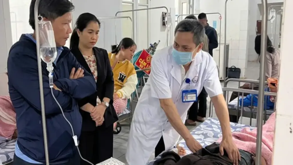 Quảng Trị: Hàng chục bệnh nhân nhập viện, nghi ngộ độc do ăn bánh mì