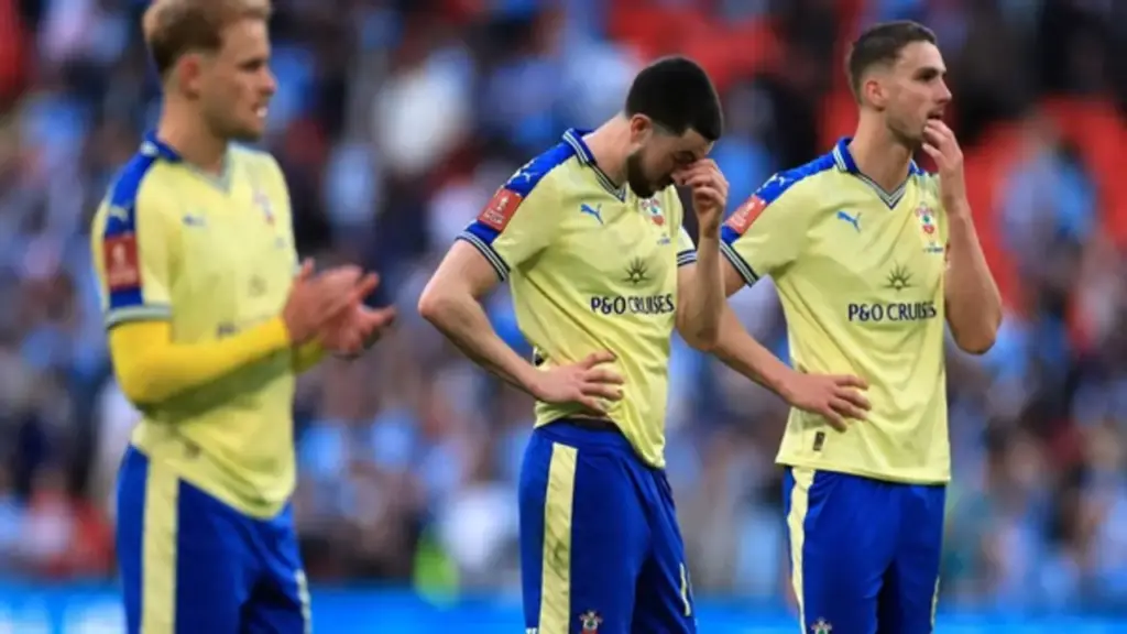 Quay lén đối thủ, Southampton bị tước quyền đá chung kết play-off thăng hạng Ngoại hạng Anh