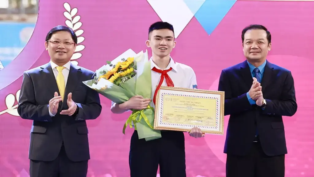 Robot biết ‘thấu cảm’ giúp nam sinh Hải Phòng đoạt giải nhất UPU 2026