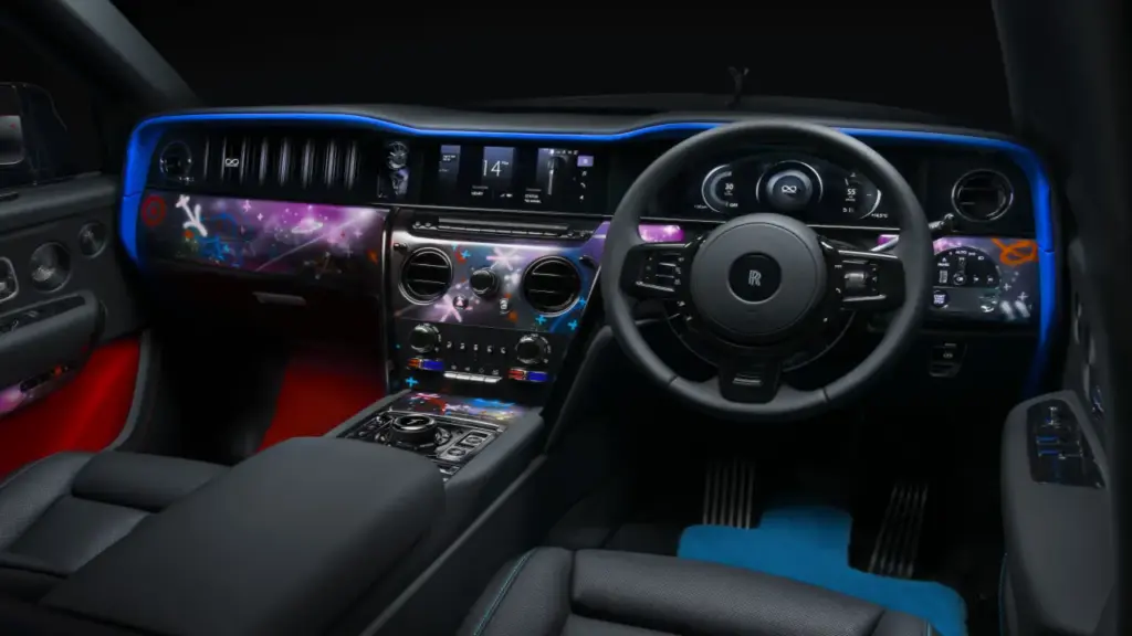Rolls-Royce ra mắt Cullinan hợp tác cùng nghệ sĩ graffiti gốc Việt