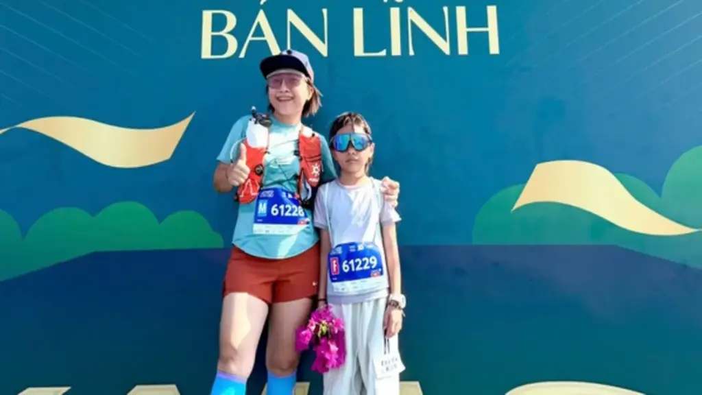 Runner nhí tạo ấn tượng trên đường chạy VnExpress Marathon Green Paradise Cần Giờ 2026