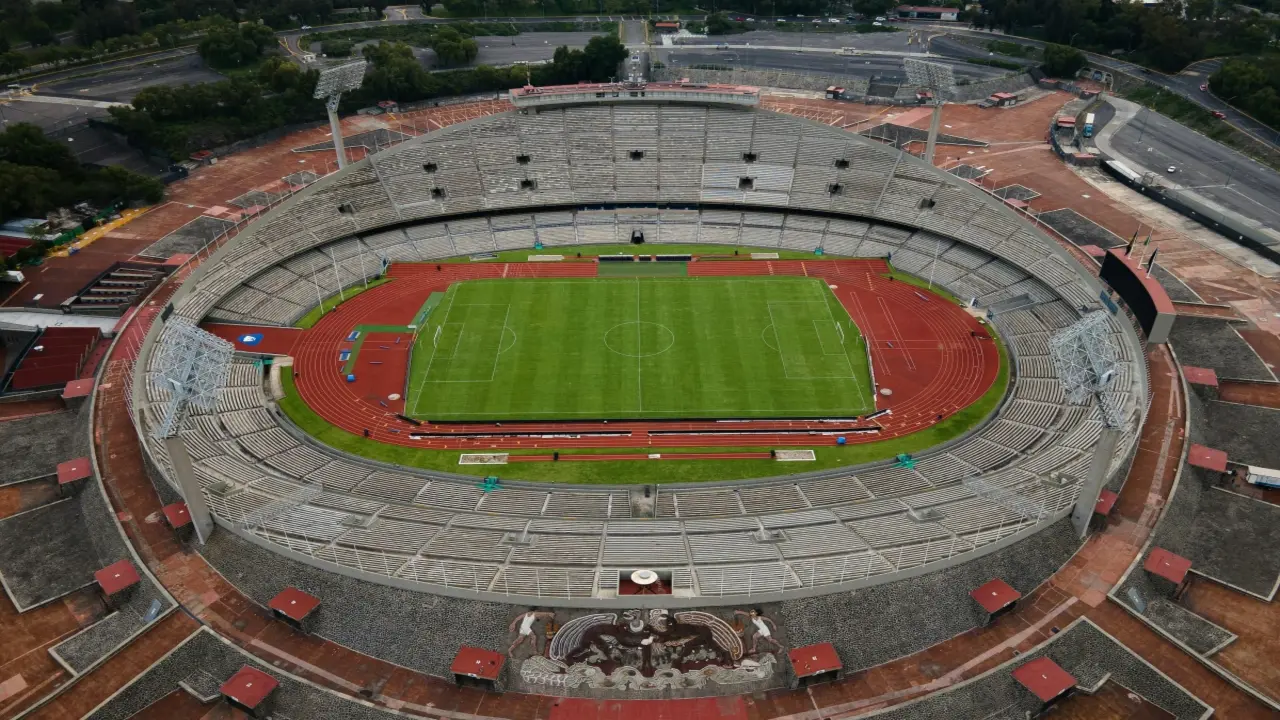 Sân vận động đầu tiên ba lần tổ chức lễ khai mạc World Cup