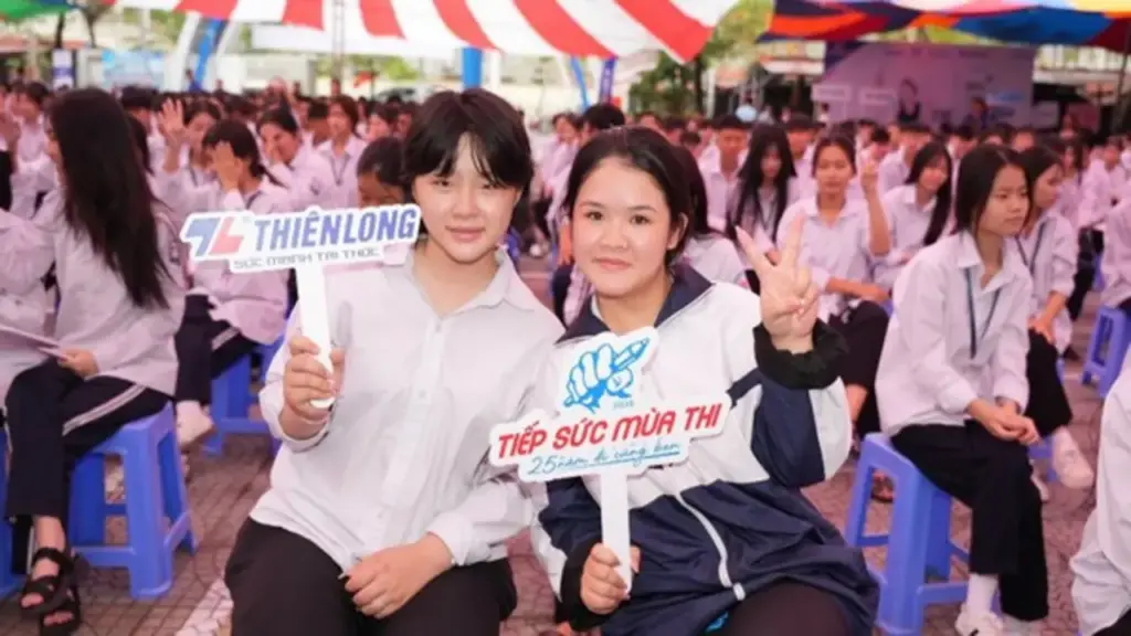School Tour - Trạm tiếp sức tinh thần cho thí sinh thi tốt nghiệp THPT