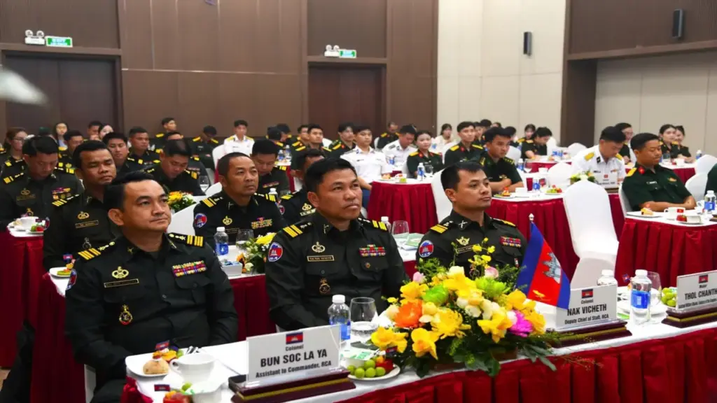 Sĩ quan trẻ quân đội Việt Nam - Lào - Campuchia giao lưu tại Đà Nẵng