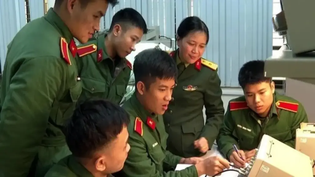 Sinh viên tốt nghiệp xuất sắc vào quân đội có thể được phong thượng úy