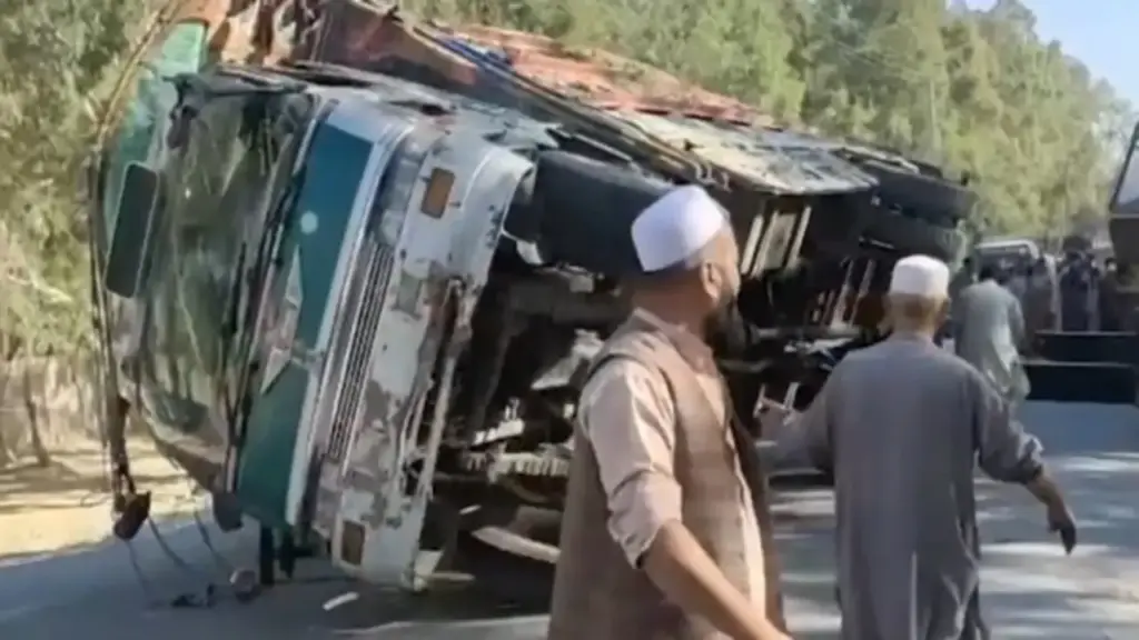 Tài xế ngủ gật, xe chở người tị nạn Afghanistan lật úp: ít nhất 22 người chết