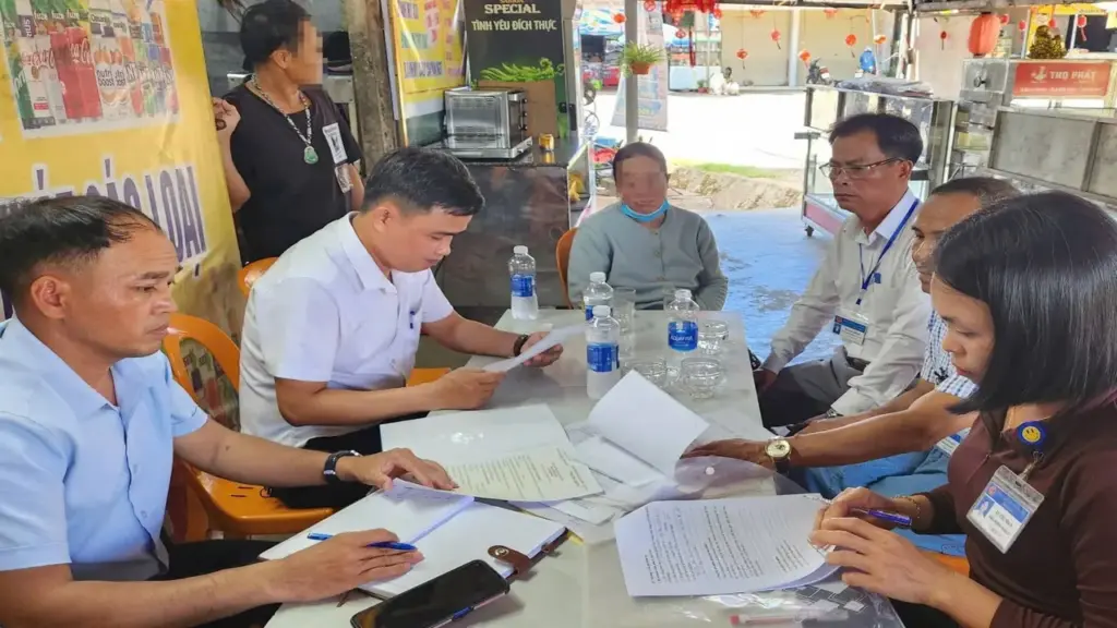 Tạm đình chỉ cơ sở kinh doanh vụ dòi lúc nhúc bên trong hộp xôi