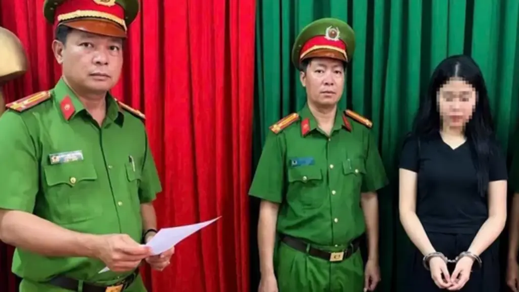 Tạm giữ nữ giám đốc bán hàng nghi giả mạo nhãn hiệu nổi tiếng