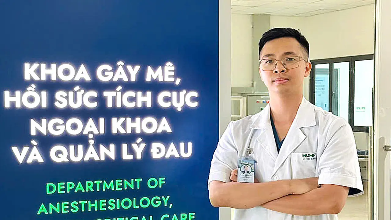 Tân bác sĩ nội trú ba lần là thủ khoa trường Y