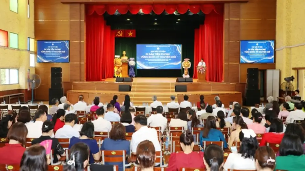 Tăng cường tiếng Anh có liên hệ gì với sự ra đời Trường THPT chuyên Trần Đại Nghĩa?