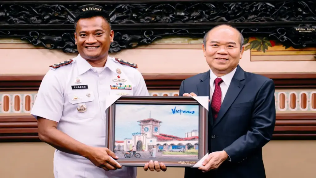 Tàu Hải quân Indonesia cập cảng TP.HCM, củng cố quan hệ Đối tác chiến lược toàn diện
