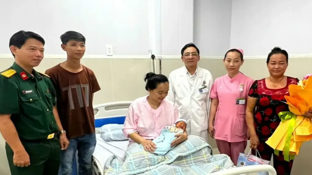 Thai phụ bị rắn hổ mang cắn phải sinh mổ khẩn cấp