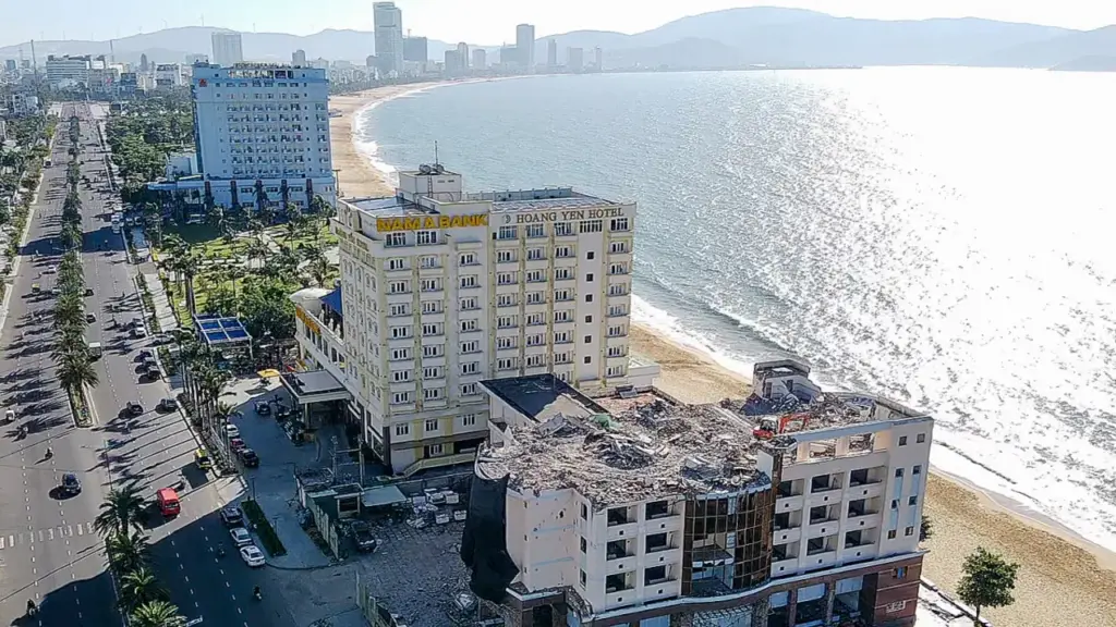 Tháo dỡ loạt khách sạn chắn biển Quy Nhơn