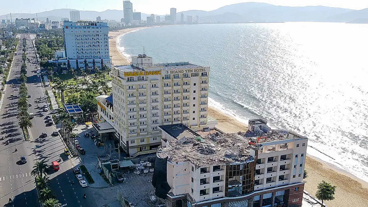 Tháo dỡ loạt khách sạn chắn biển Quy Nhơn