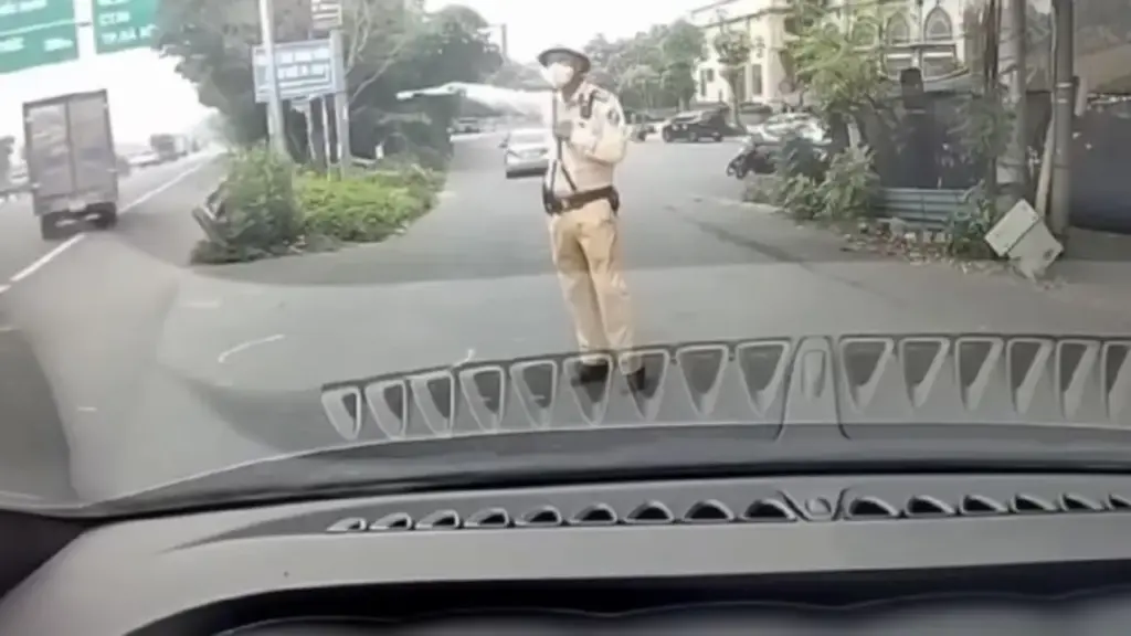 Thầy dạy lái xe để học viên đi sai còn thách thức CSGT, đăng video lên Facebook