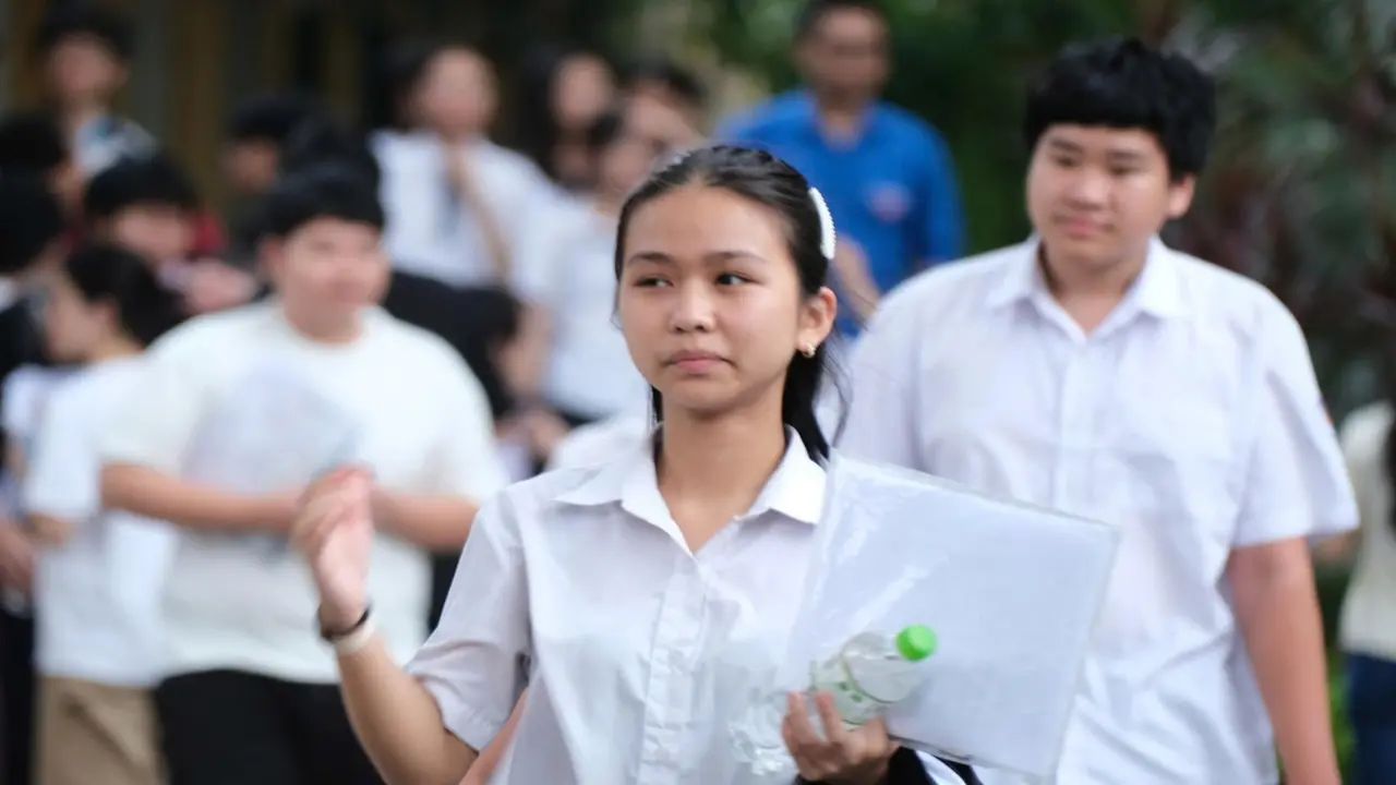 Thi lớp 10 Hà Nội: Đề thi được tính toán 'vừa sức', cuối tháng 6 mới có điểm